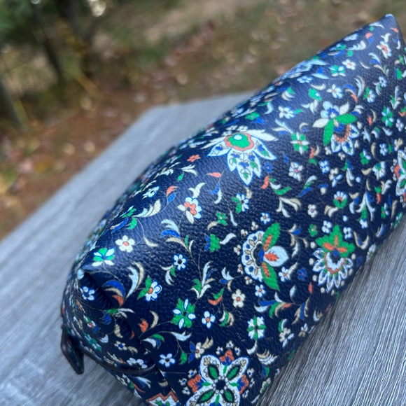 Tory Burch Kerrington Cosmetic Case - Picture 13 of 17